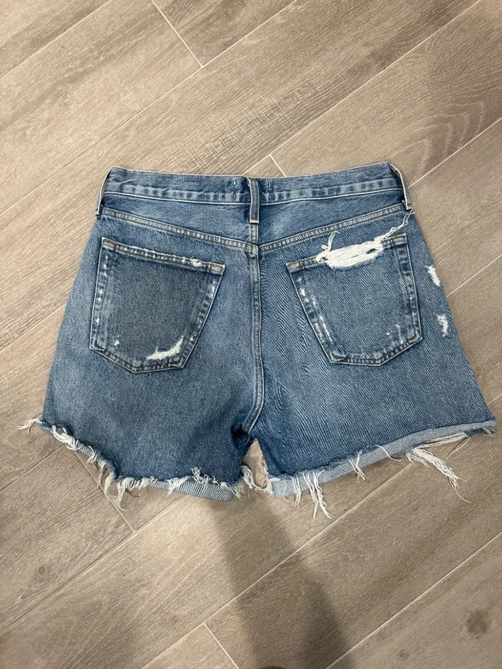 AGOLDE Parker Long Distressed Roll Cuff Denim Shorts Size 28